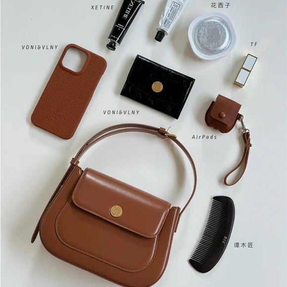 Meet your Posher, Carley - Picture 1 of 1